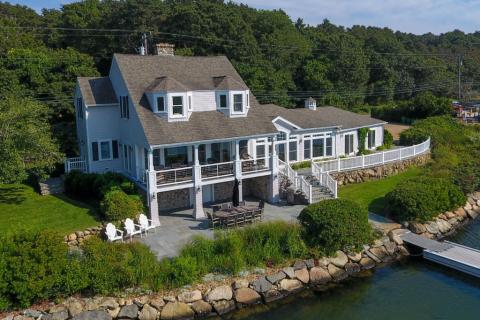 Spacious Luxurious Waterfront 4 BR Home in Oak Bluffs